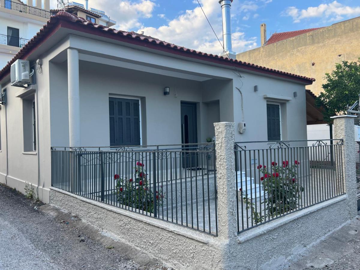 Όμορφη Μονοκατοικία Με 2 Υπνοδωμάτια Και Τζάκι Nafpaktos Exteriör bild